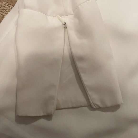 Small White Essue Long Sleeve Blouse - Picture 7 of 8